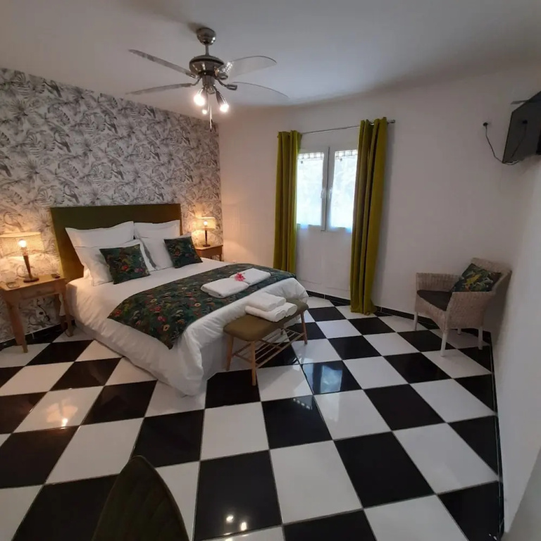Luxury Double room with garden view (full double bed)