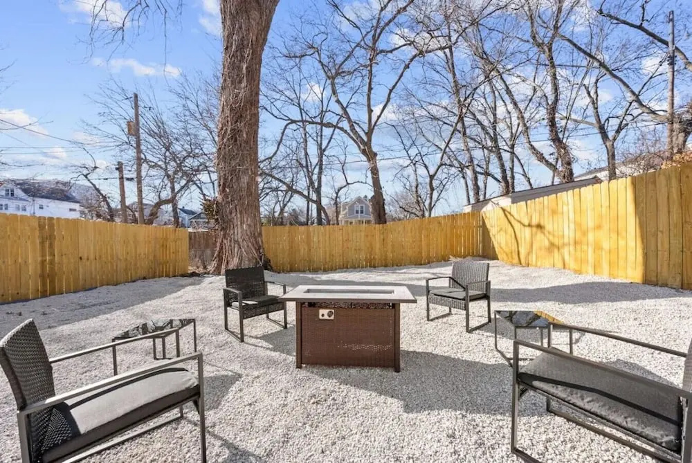 564 Massive 5 Bedroom With hot tub Close to Plaza