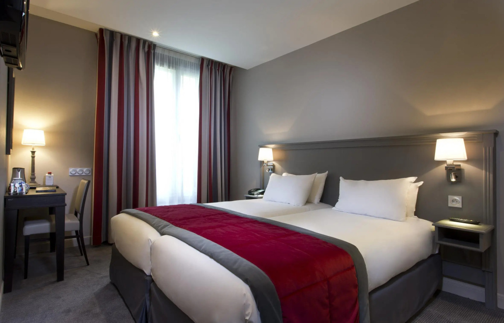 Отель Hotel Montcalm в Париже