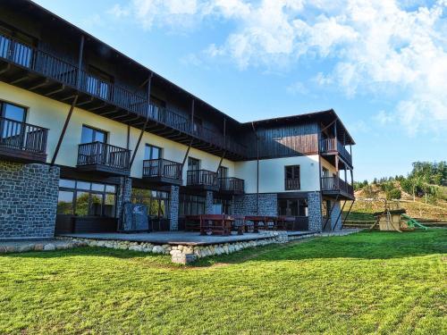 Potcoava Mountain Hideaway