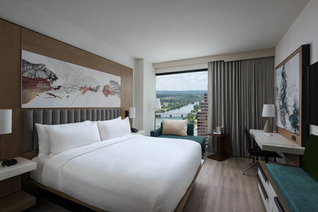 Standard Double room with city view (full double bed)
