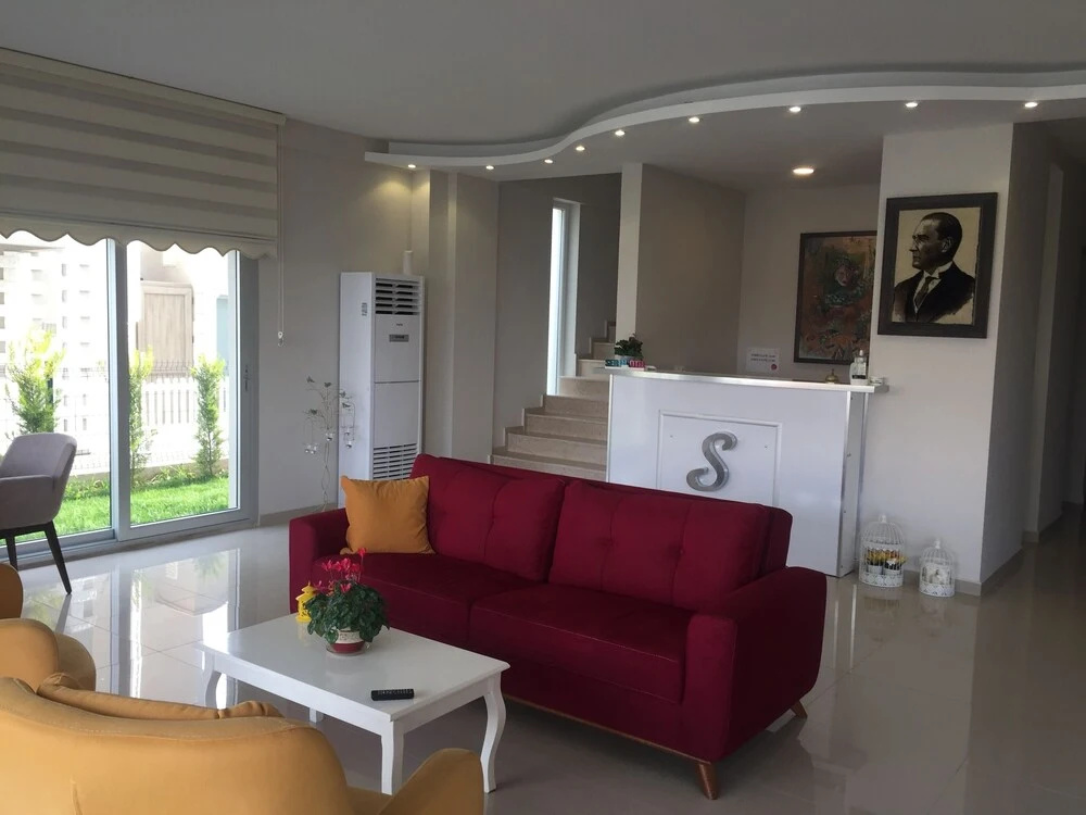 Lobby & Reception