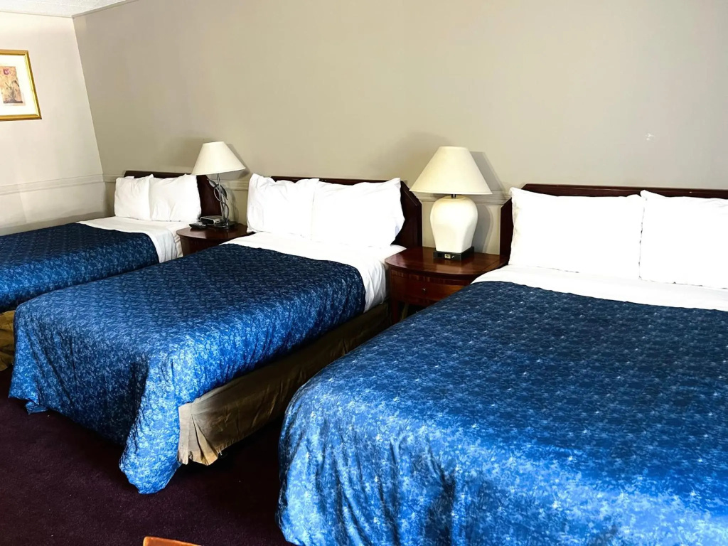 Fairway Inn by the Falls — 3