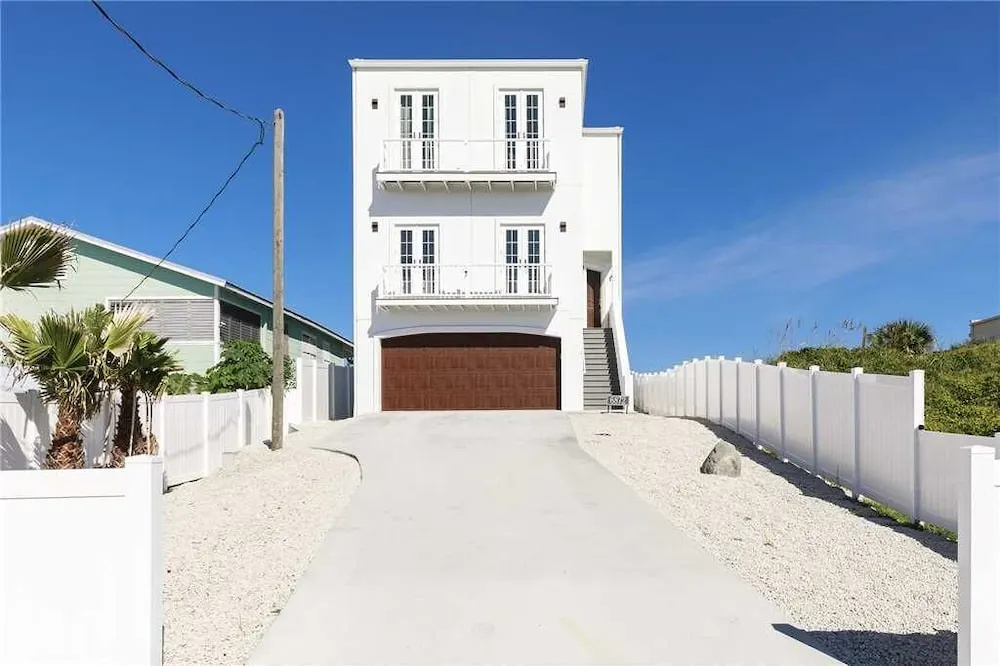 Beach Dream, 7 Bedrooms, Beach Front, Private Heated Pool, WiFi, Sleeps 16