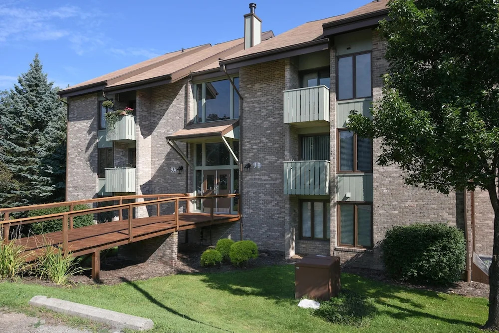 Seven Springs 2 Bedroom Premium Condo, Pet Friendly! by RedAwning