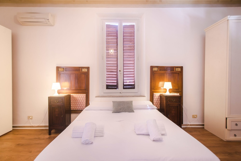 Lovely 4BD Apt 3min Walk to Ponte Vecchio