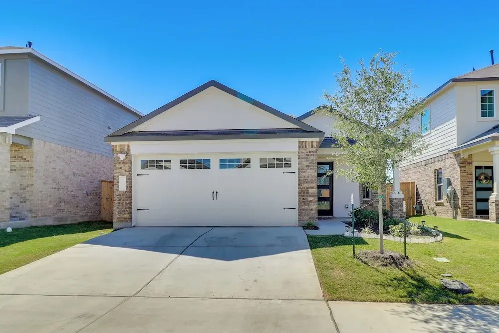 Hutto Getaway w/ Yard, 9 Mi to Lake Pflugerville!