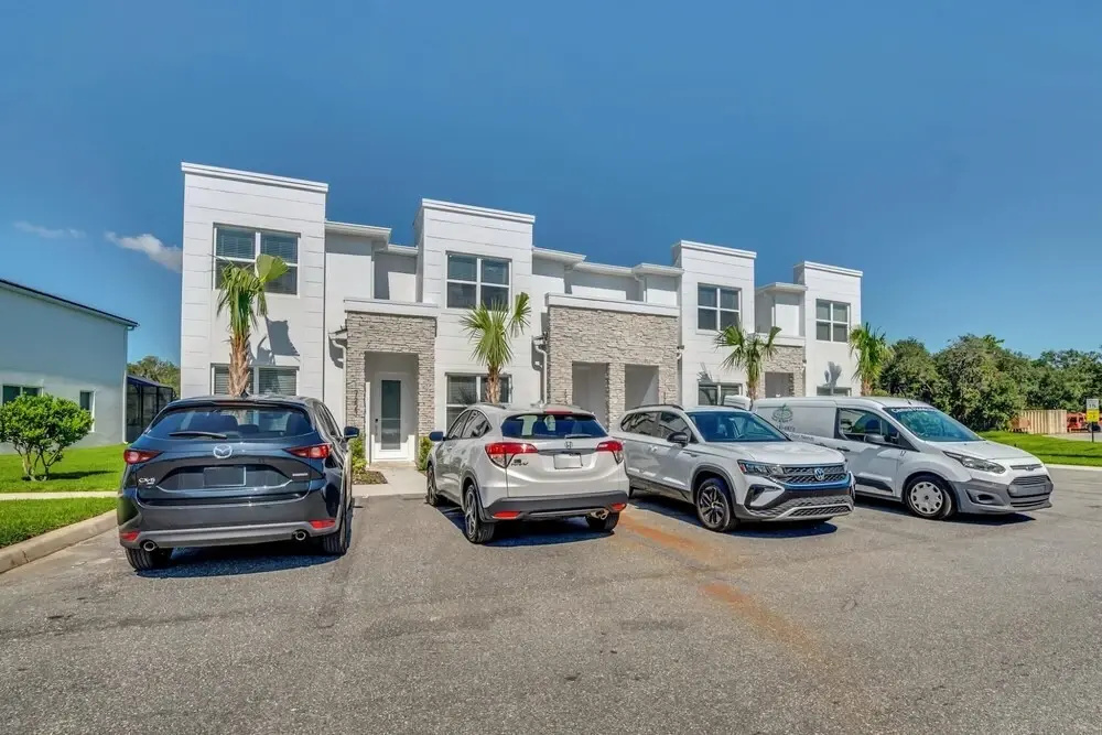Modern 3BR Townhouse With Pool Near Disney