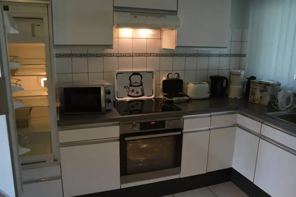 Charming Belgian Getaway in Oudsbergen - 3 Bedrooms & Garden - фото 20