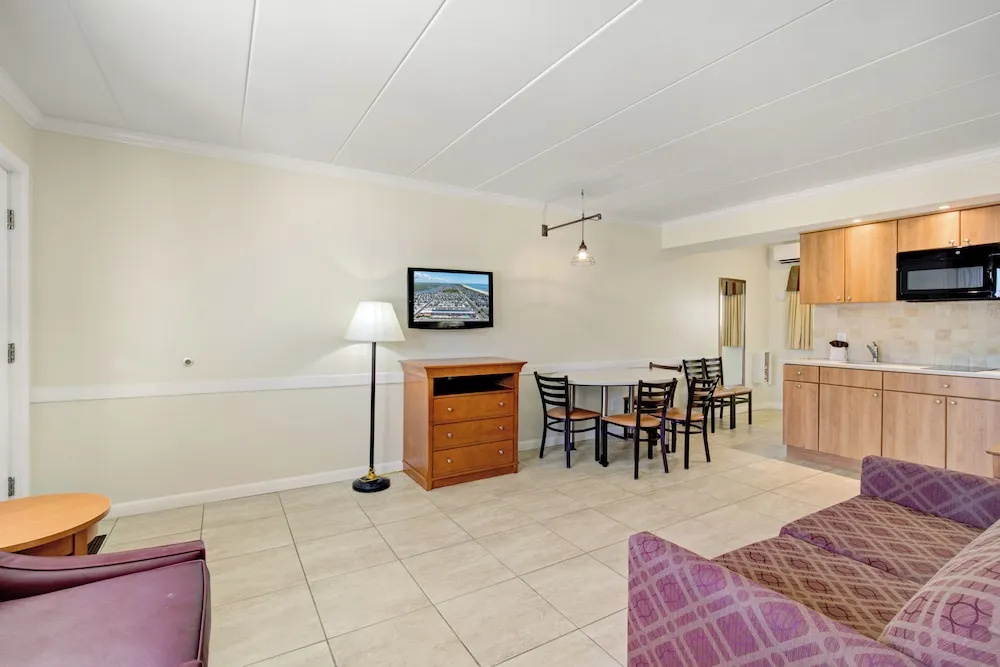 Double Suite (full double bed)