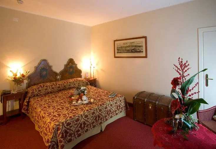 Deluxe Double room (full double bed)