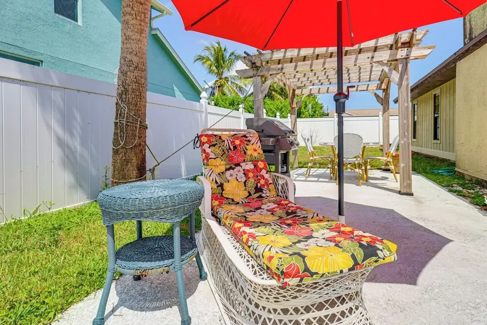 1 Mi to Dtwn Stuart: Bright Home w/ Pool & Spa!