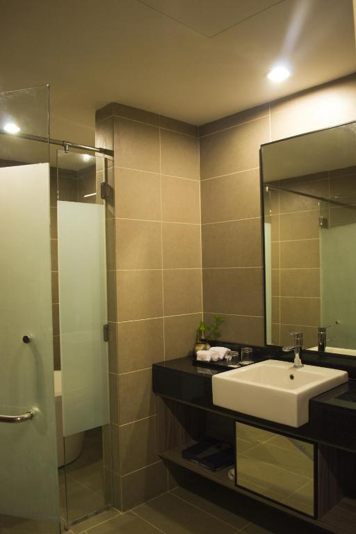 Grand Alora Hotel