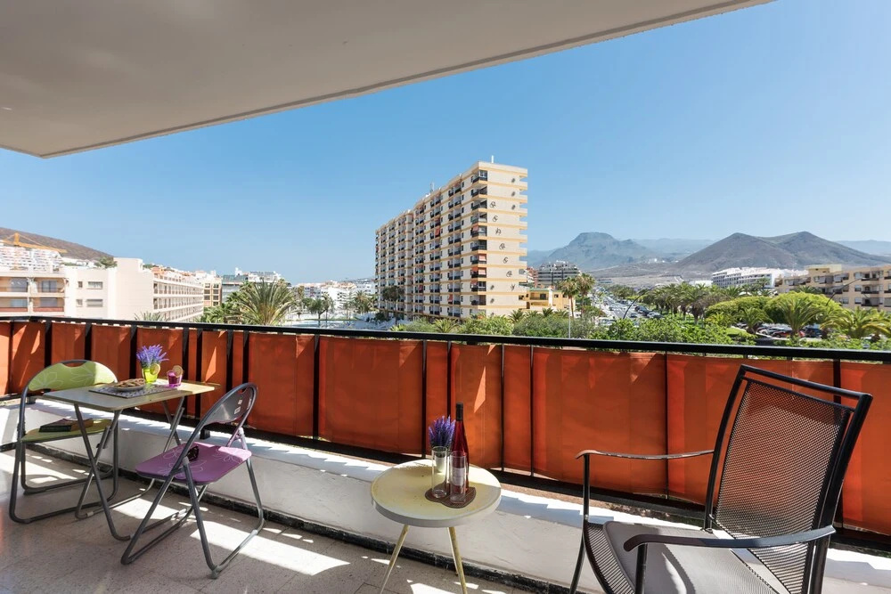 41 Los Cristianos First Sea Line, Parking