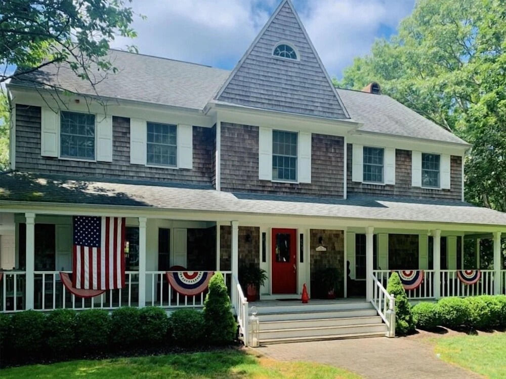 The Perfect Southampton Getaway - Gorgeous 5 Bedroom In Idyllic Neighborhood Home by Redawning