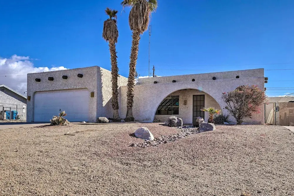 3 Mi to Lake Havasu: Home w/ Patio