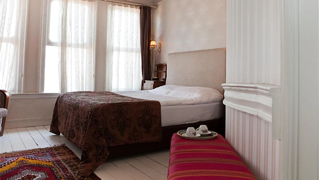Standard room with city view