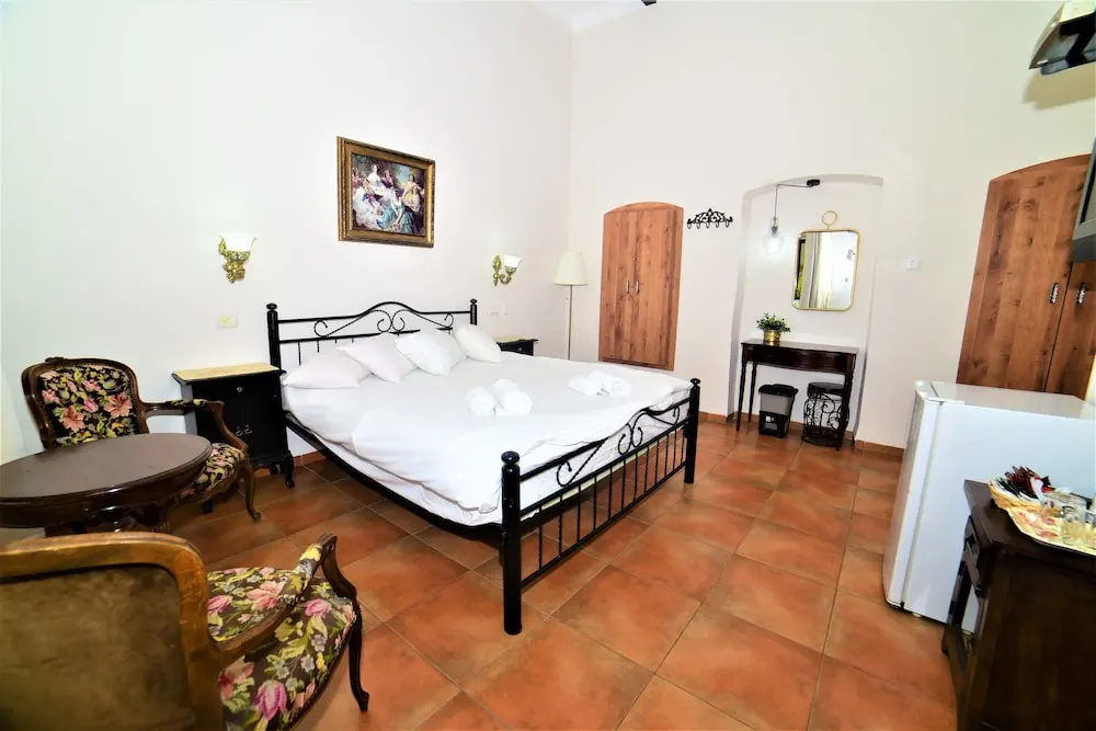 Deluxe Double Basement room with balcony (full double bed)