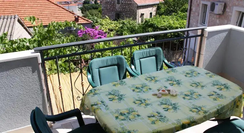 Apartments Jakšić