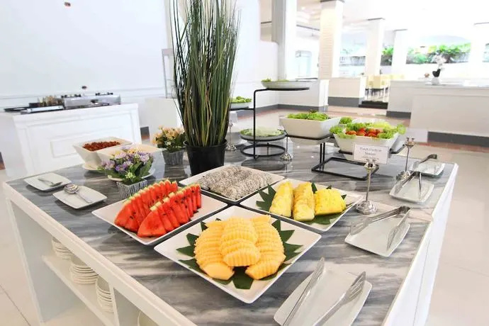 Food & Beverage