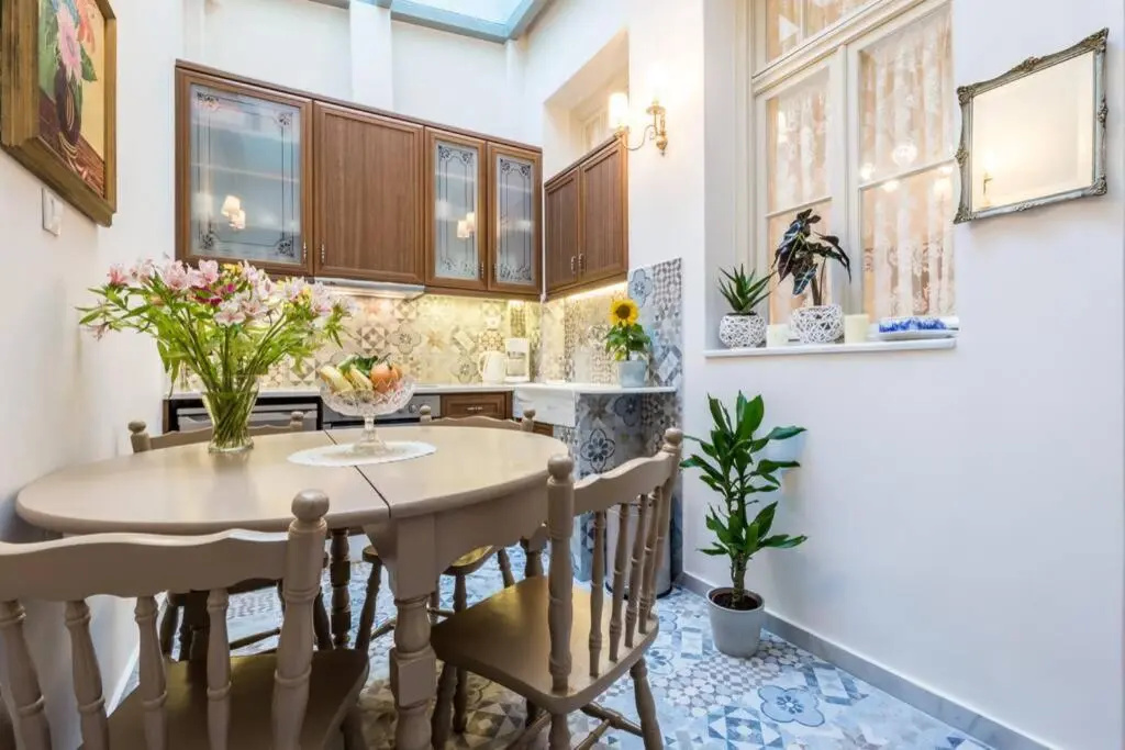 Neoclassical apartment with 2 bedrooms in Piraeus - фото 15