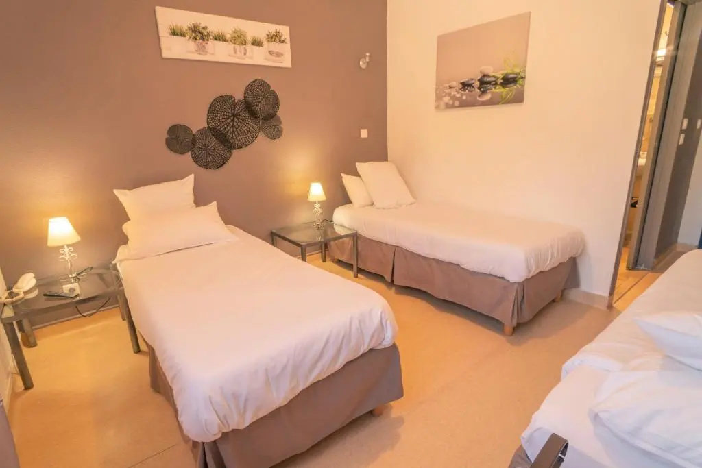 Hotel le president GARE TGV NIMES PONT DU GARD - Chambres
