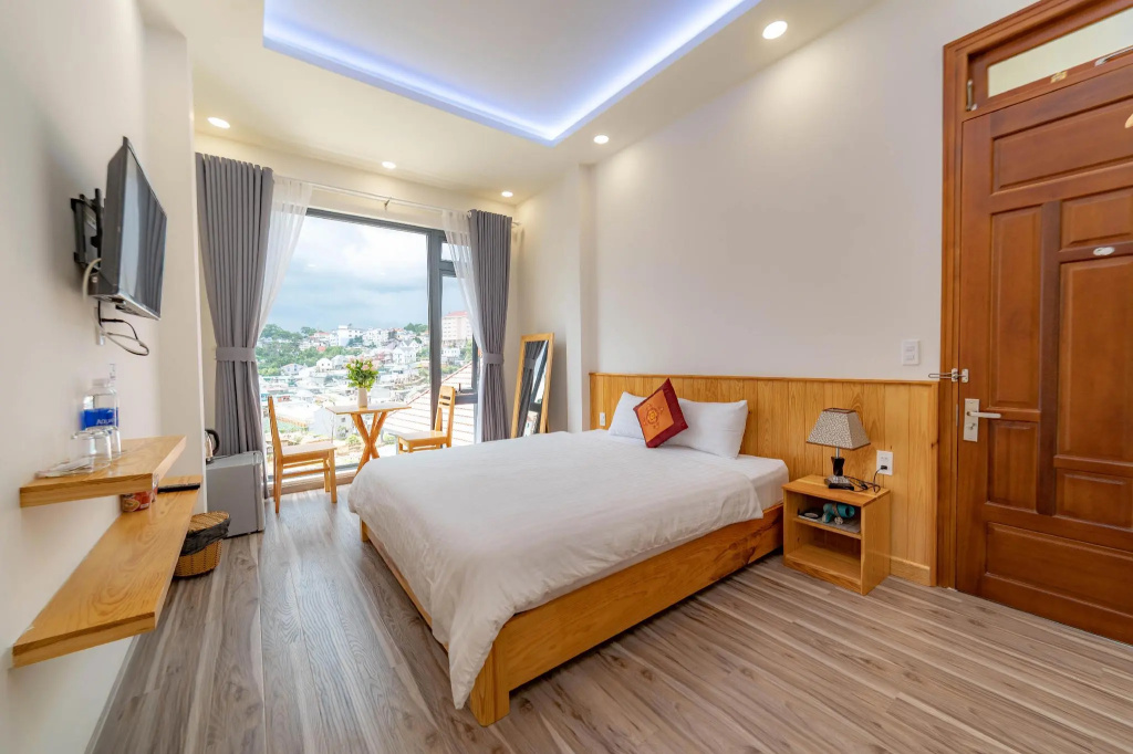 Deluxe Double room (full double bed)