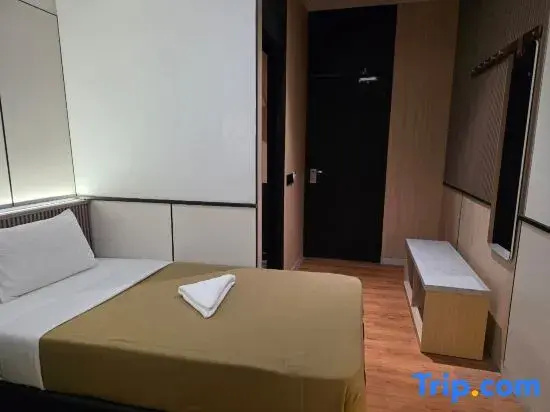 Economy Double room (twin beds)