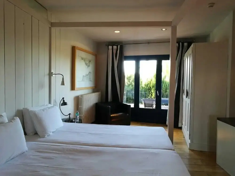 Standard Double room with balcony and with city view (full double bed)