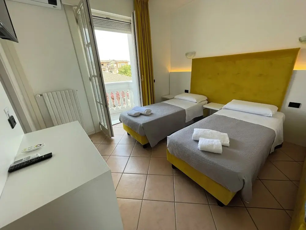Classic Double room with balcony (twin beds)