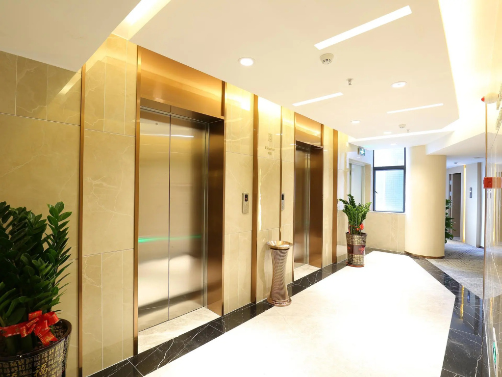 Lobby & Reception