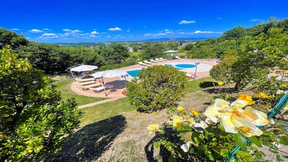 Charming Villa - Lake View and Private Pool