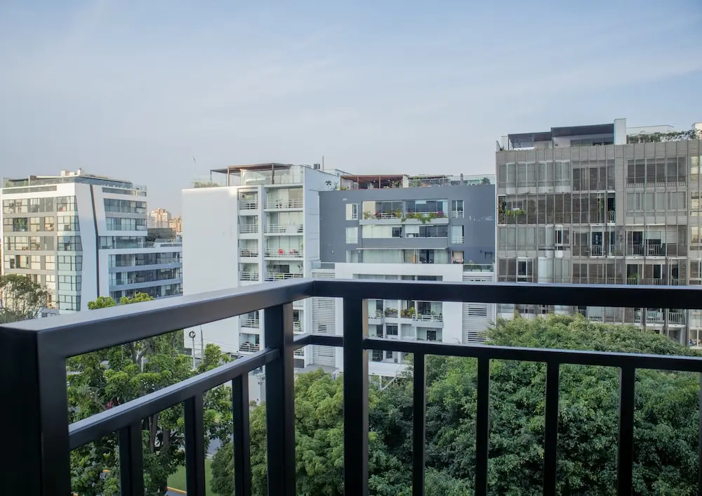 w Amazing 2BR w Balcony in San Isidro