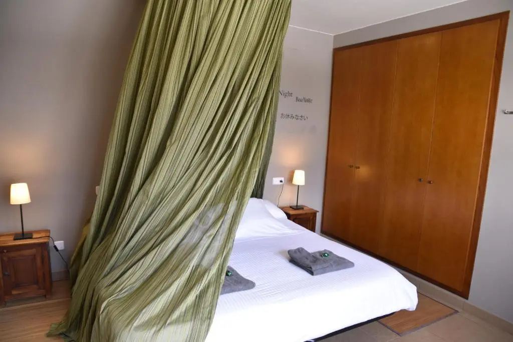 Deluxe Double room (full double bed)