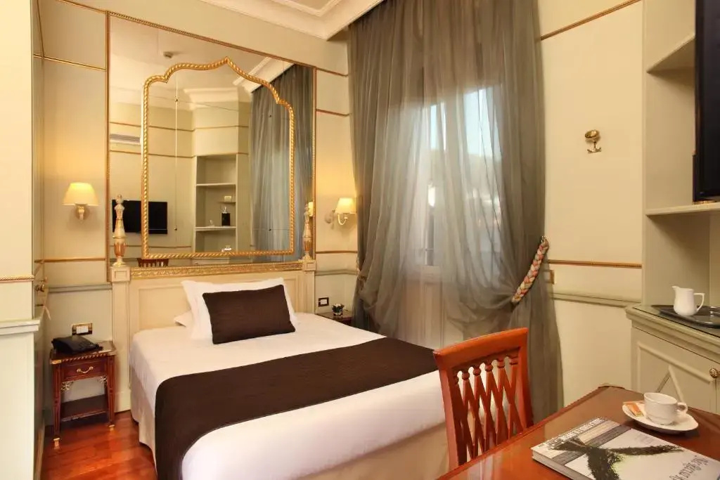 Double room (full double bed)