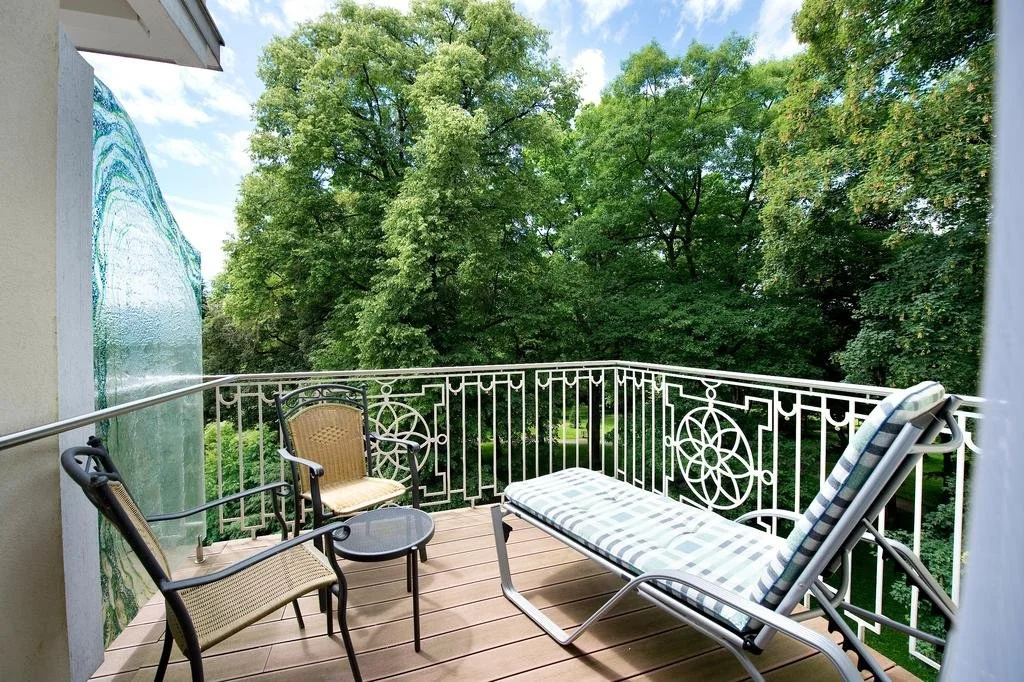 Balcony & Terrace