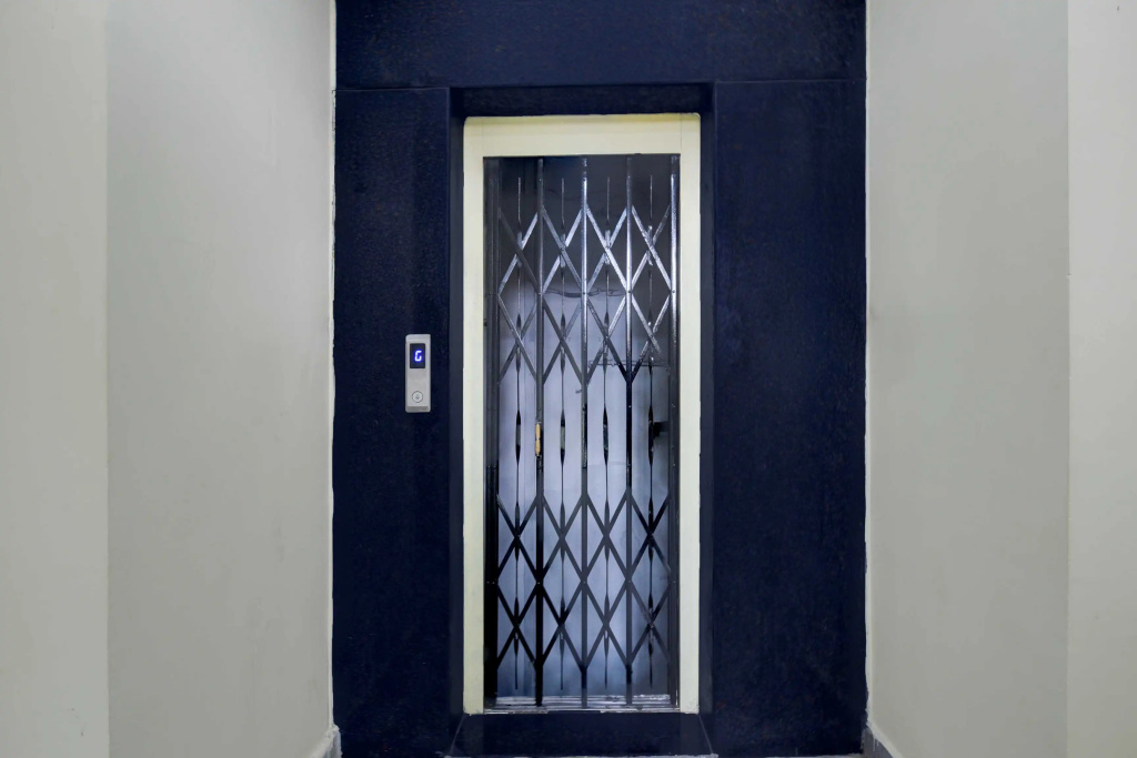 Townhouse Kothapet Near Omini Hospital