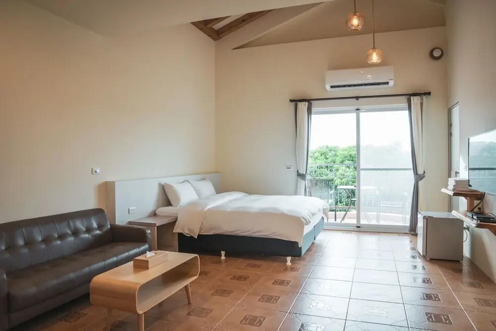 Standard Double room with balcony (full double bed)