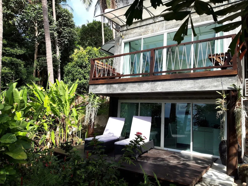 Standard Duplex room with balcony and beachfront
