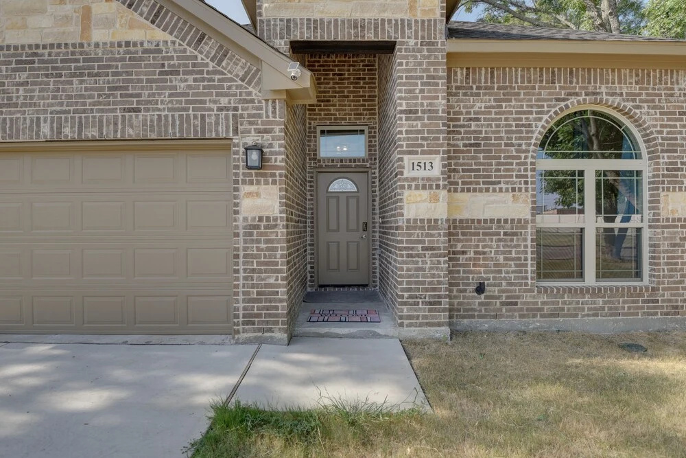 Grand Prairie Gem w/ Yard ~ 5 Mi to At&t Stadium!