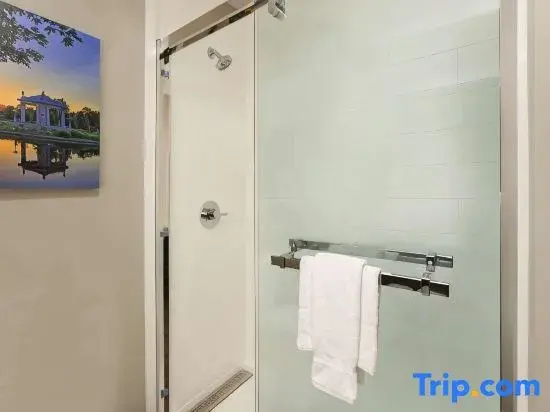 La Quinta Inn & Suites by Wyndham St Louis Route 66 - Chambres