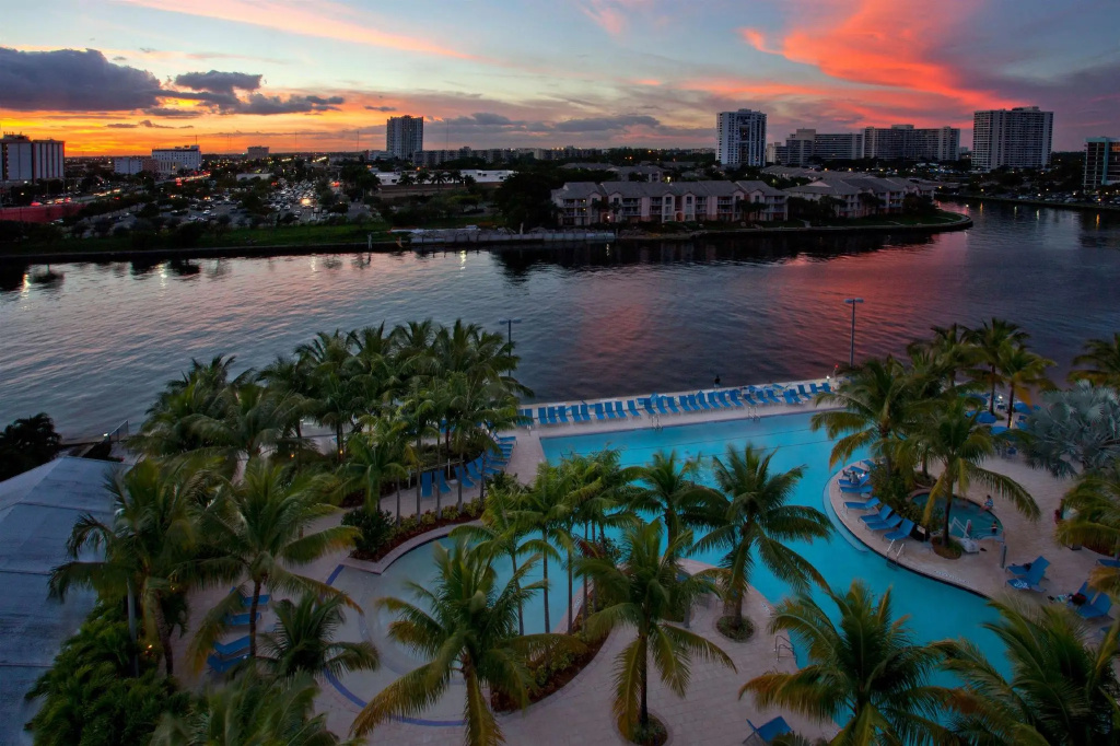 Doubletree Resort by Hilton Hollywood Beach - 5