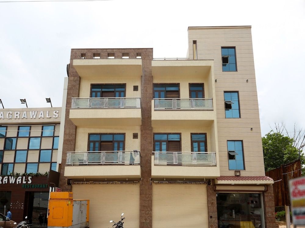 Oyo 17066 Hotel Pushpa Palace
