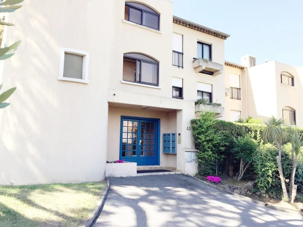 Studio in Cannes, With Pool Access, Furnished Terrace and Wifi - 3 km