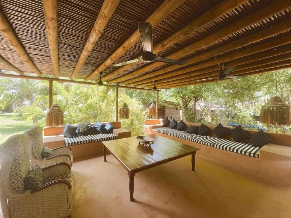 w Stunning 6BR Beachfront Villa in Rosario