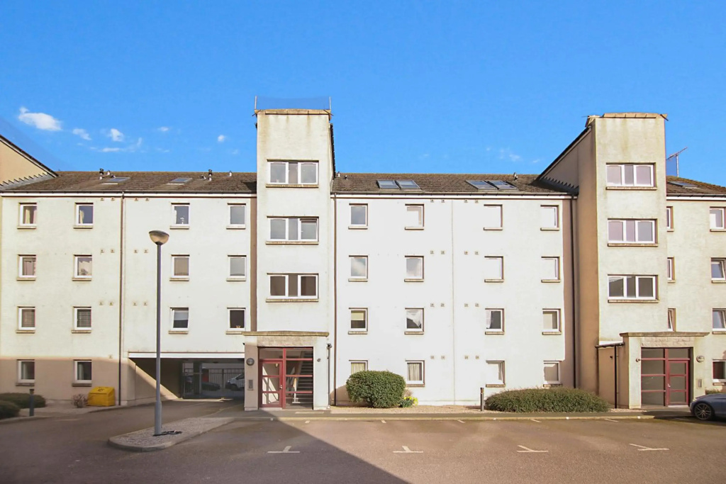 ''Kings Lodge'' - Modern apartments in City Centre with Free Private Parking