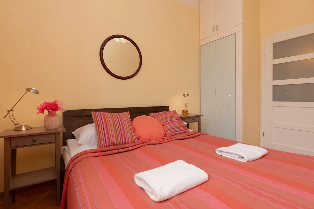 Apartment Rynek Nowego Miasta By Renters