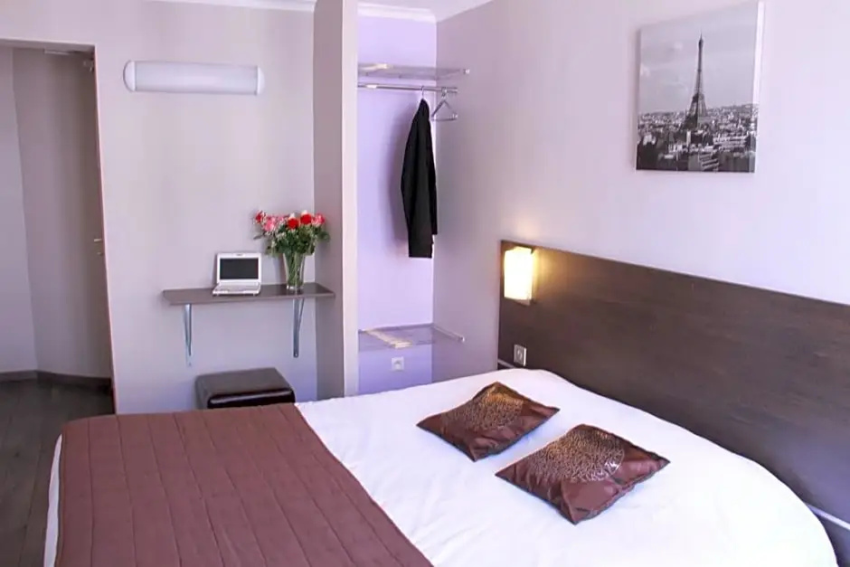 Classic Double room (full double bed)