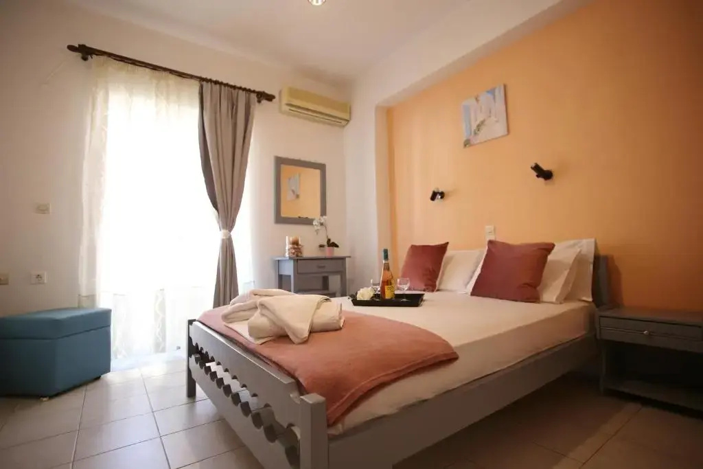 Standard Double room with partial sea view (full double bed)