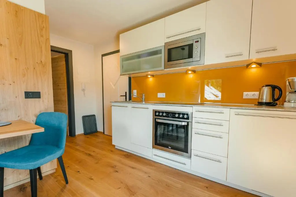 1 Bedroom Apartment with lake view